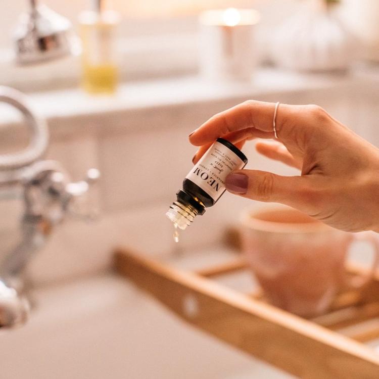 Neom Perfect Night Sleep Essential Oil Blend 10ml - Image 2